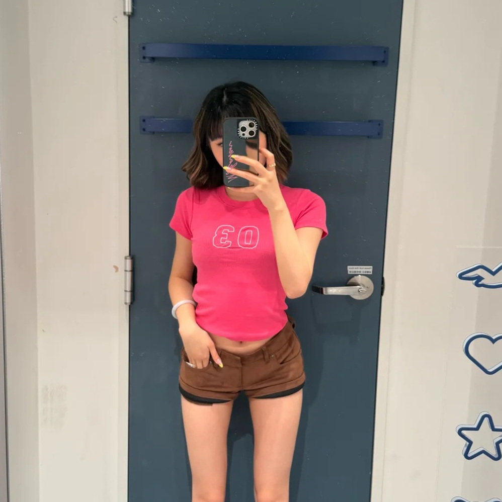 BM小海鸥新款玫红色T恤辣妹