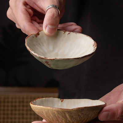 莳绘金缮晚荷粗陶花边小菜调味碟