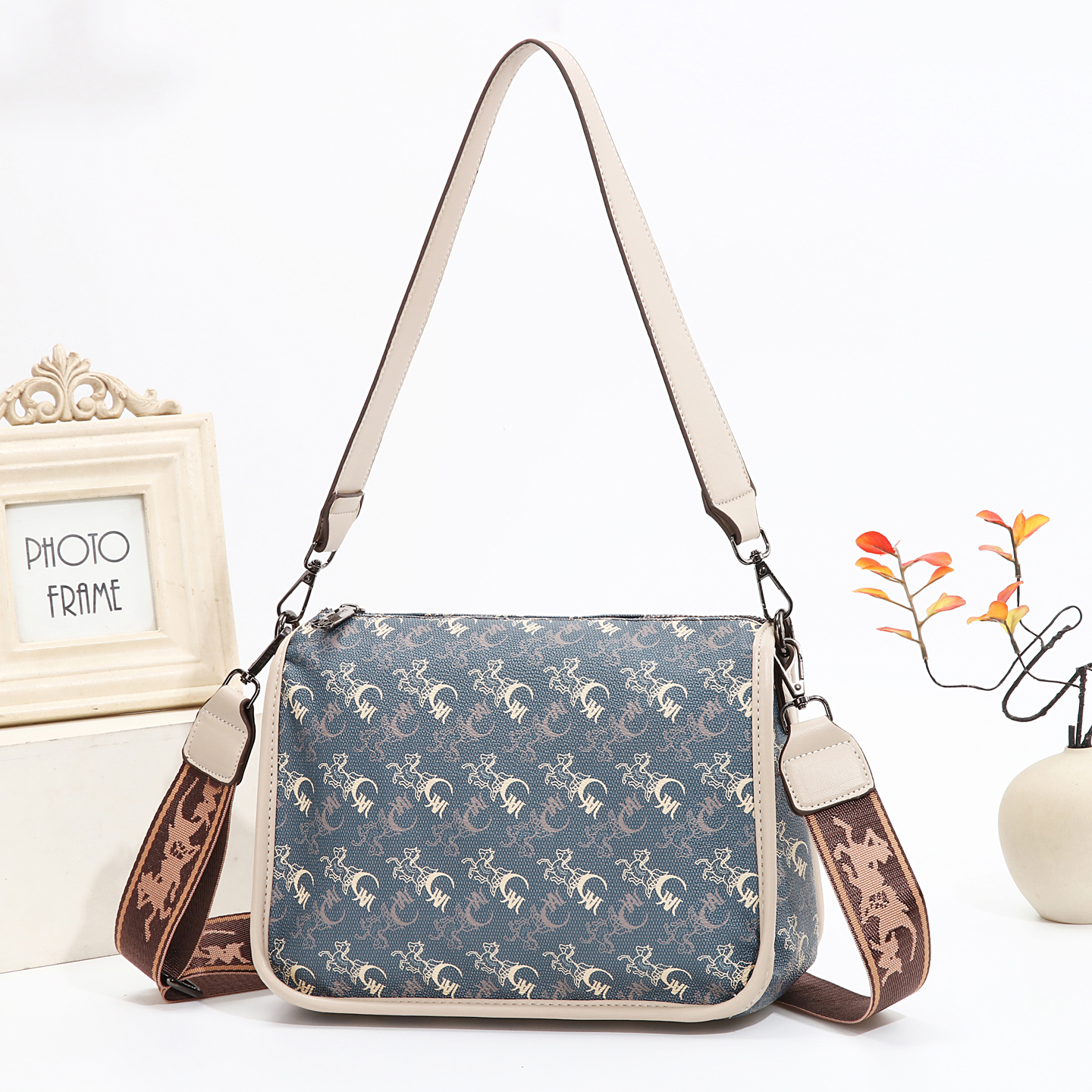 包包女包2025新款斜挎包秋天蓝色单肩包软包洋气高级感复古豌豆包