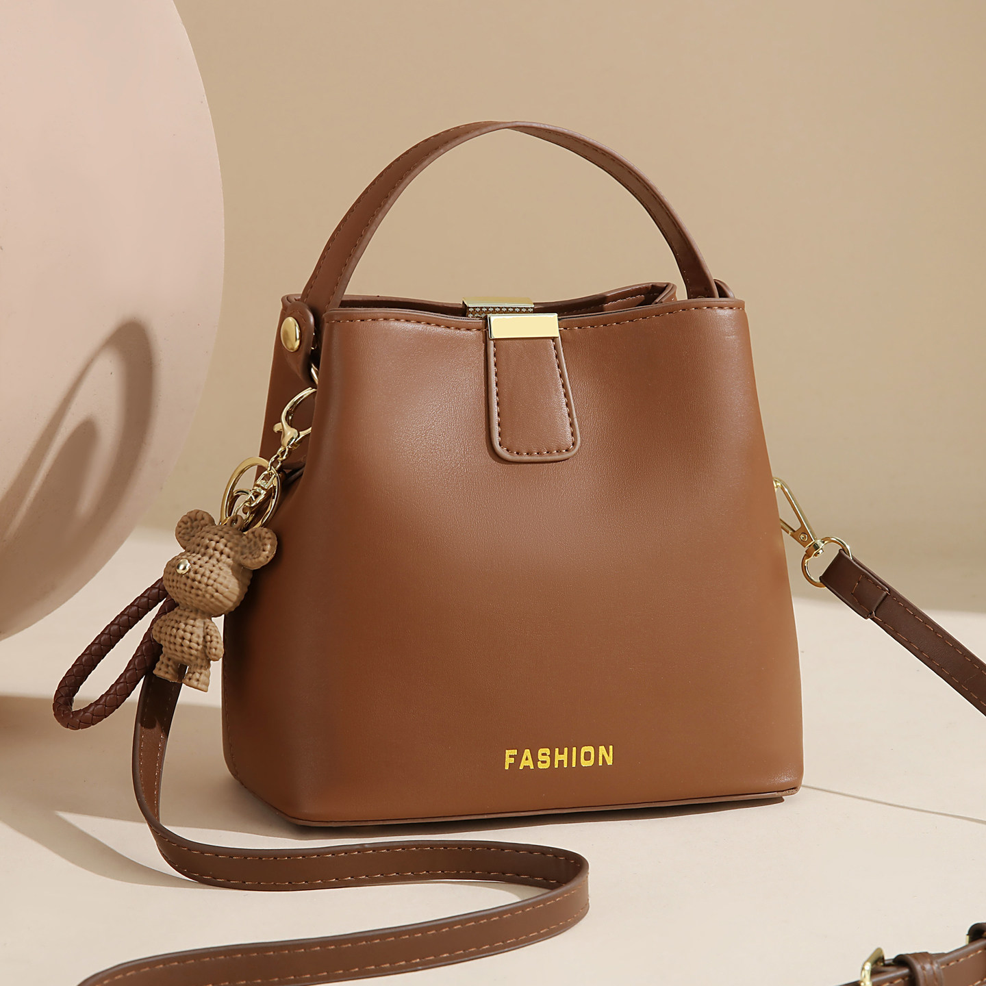 2025新款潮斜挎包高级感包包手提包水桶包单肩包商场同款女品牌,箱包皮具/热销女包/男包,水桶包,淘宝优惠券,粉丝福利购,淘宝优惠卷