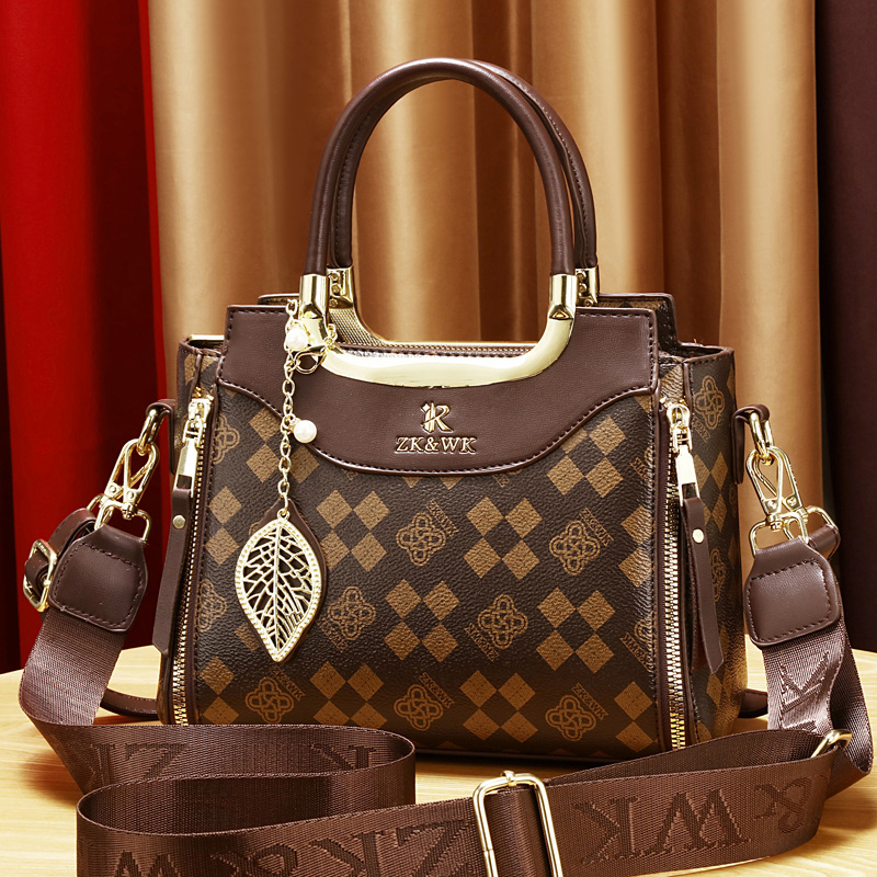 2025新款潮斜挎包尼雯卡