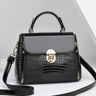 包包女包2023新款秋冬小方包高级感通勤斜挎包大容量简约手提包