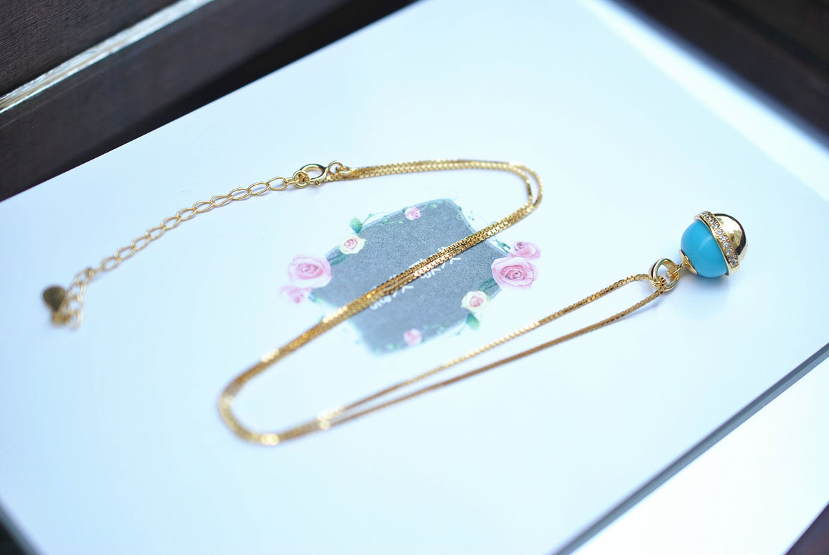 잠자는 숲속의 미녀. 천연 청록색 벨 펜던트  도금 18K 골드 목걸이 귀여운 작은 벨 펜던트