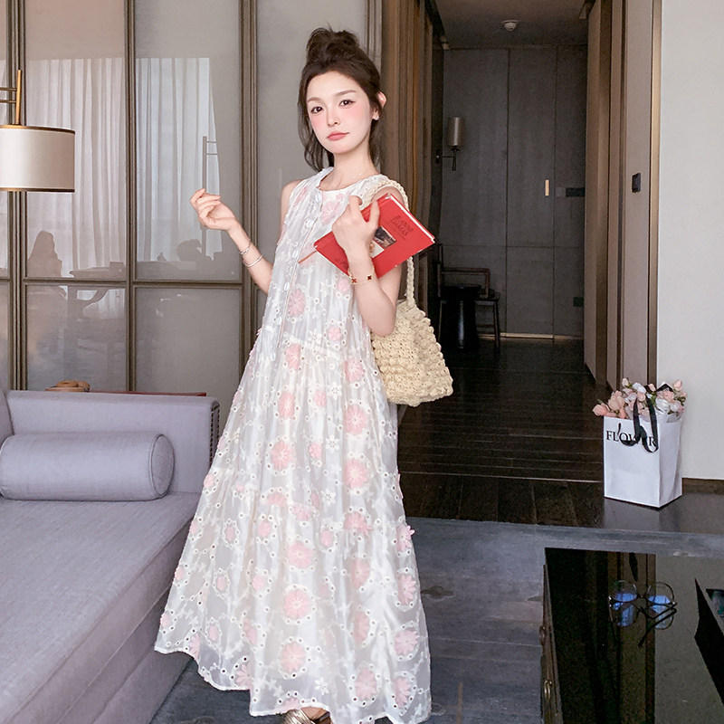 甜美刺绣镂空碎花无袖背心连衣裙女夏2025新款独特漂亮超好看长裙,女装连衣裙,Mushroom