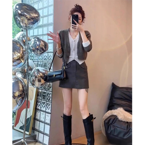 早秋穿搭一整套女设计感假两件针织开衫韩系高级感半身裙两件套潮