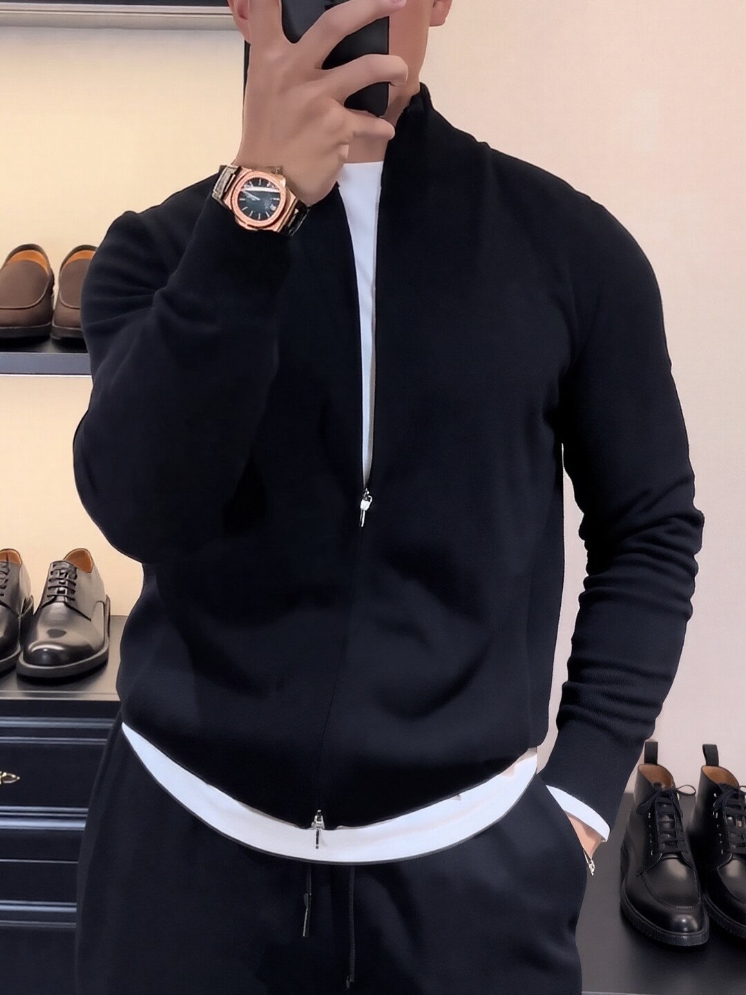 Kişi üçün qara trikotaj jaket, hündür yaxalı, fermuarlı