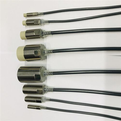 全新比杜克电感式传感器CB-M3020A-P24U2接近开关实物图质保一年