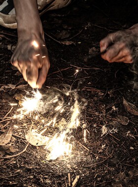 户外 便携式野营装备野外生存求生工具木柄打火
