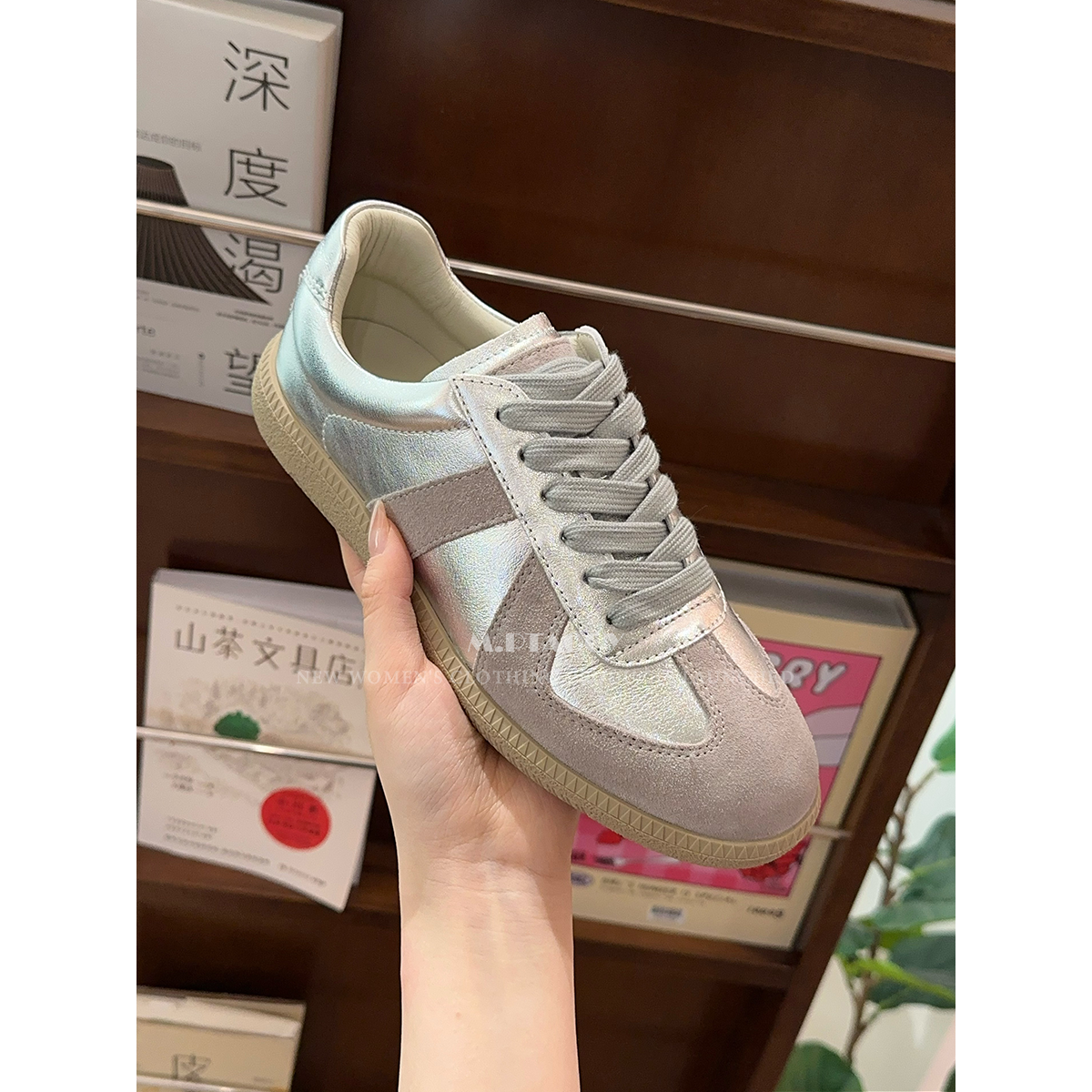 桃桃家-【暴走鞋】细节控 打败一切版本银色羊皮内里德训鞋女1060,女鞋,德训鞋,淘宝优惠券,粉丝福利购,淘宝优惠卷