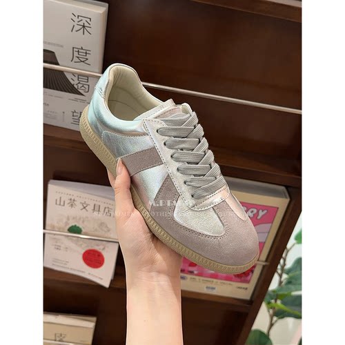 桃桃家-【暴走鞋】细节控 打败一切版本银色羊皮内里德训鞋女1060 - 封面
