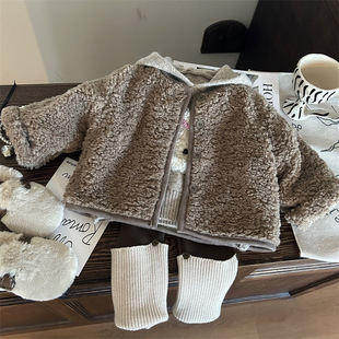 韩版童装2024新款冬季女童羊羔毛外套儿童加厚卡通连帽毛衣套装潮