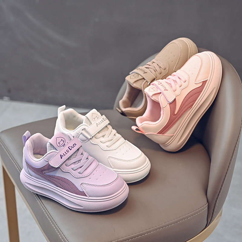 新款儿童运动鞋防滑休闲百搭平底潮鞋小男孩皮面板鞋四季女童鞋子