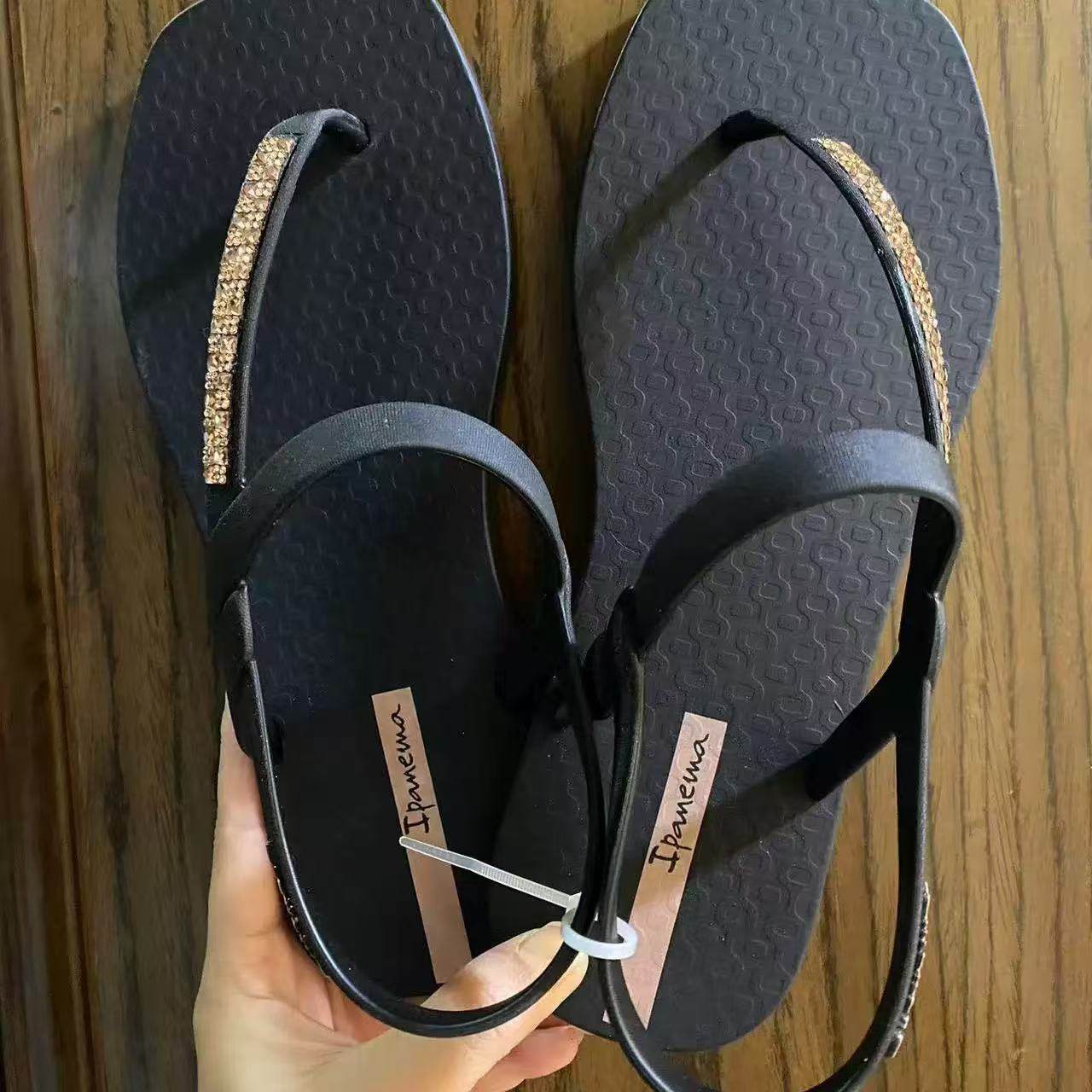 依帕内玛防滑平底女士凉鞋