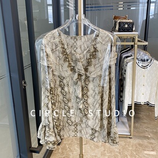 【断码清仓】小众设计感蛇纹时髦印花荷叶V领亲肤飘逸衬衫女上衣