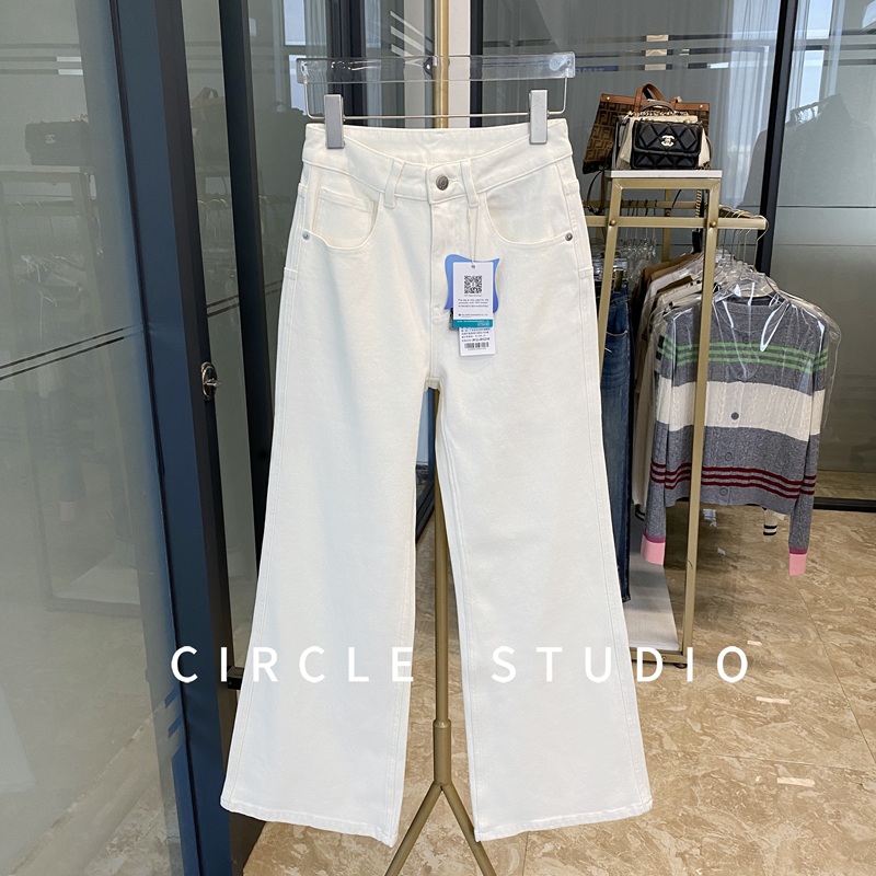 四面弹水洗磨白直筒喇叭牛仔裤
