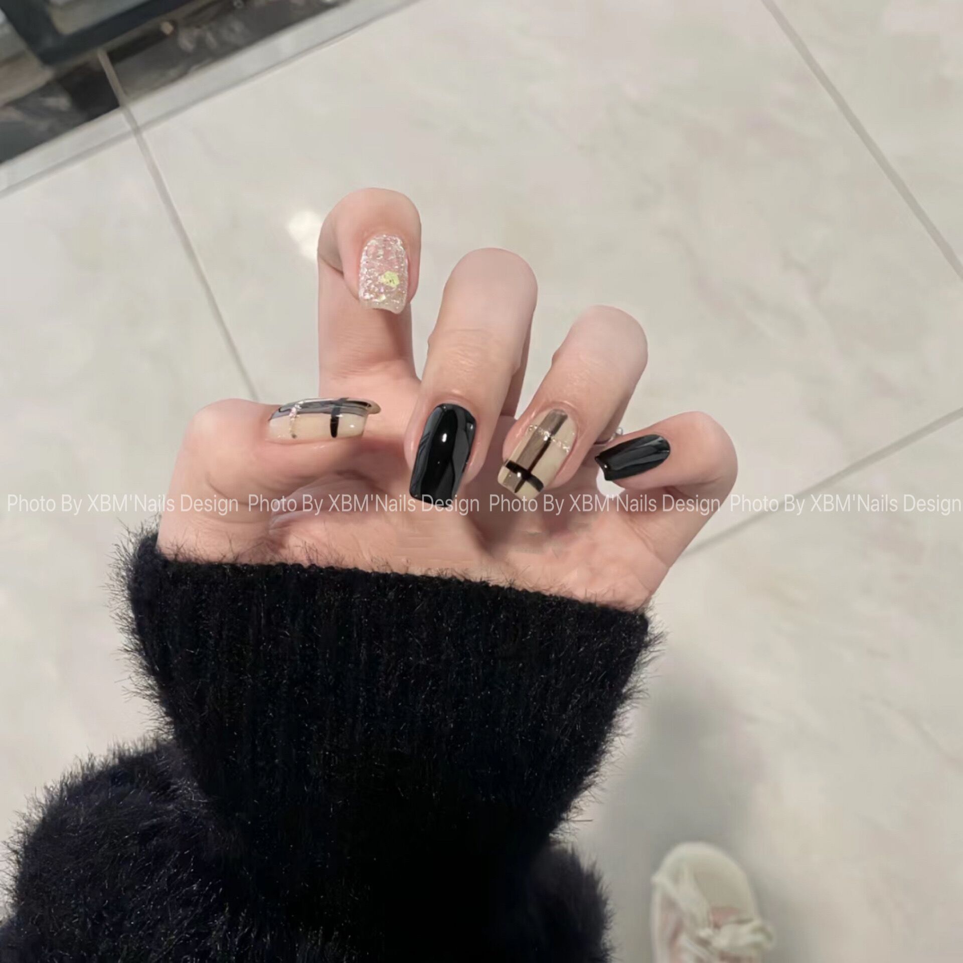 手绘简约格子穿戴式纯欲指甲