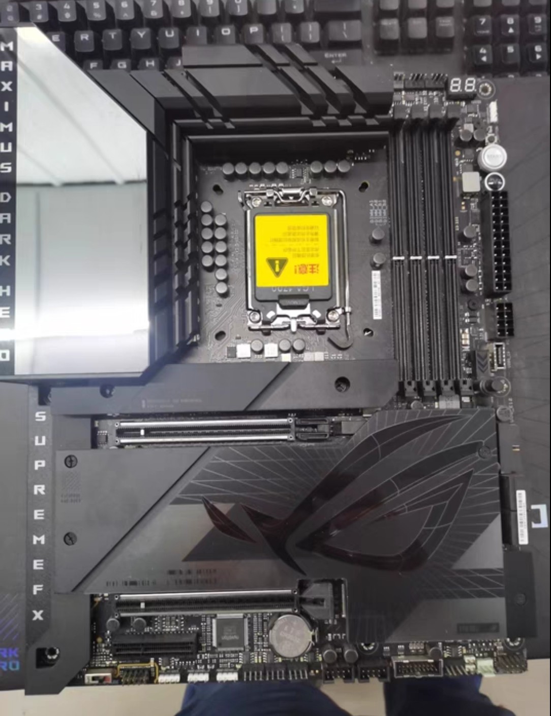 华硕ROG MAXIMUS Z790 DARK HERO主板1700针支持13/14代cpu双雷电 - 实物图