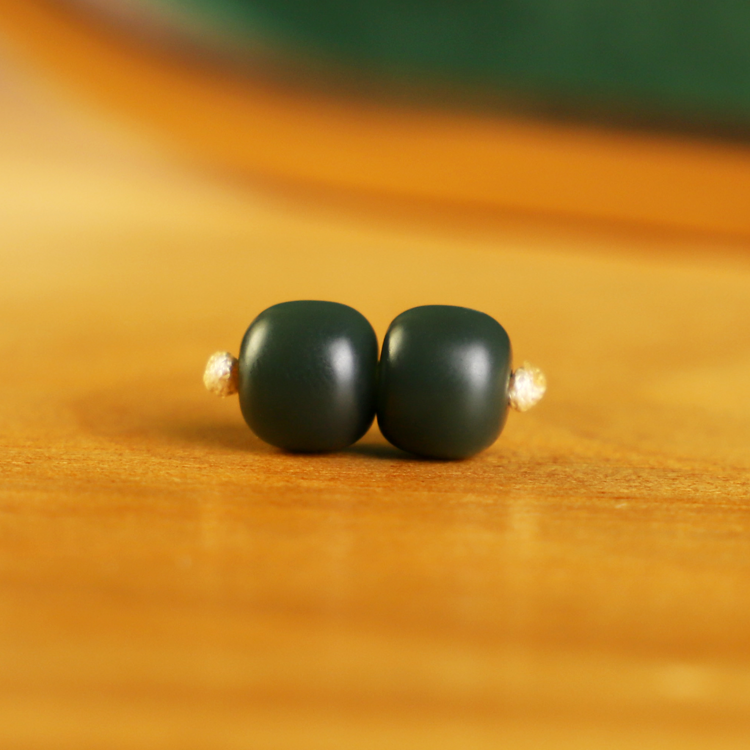 和田玉塔青散珠老型珠8x7mm
