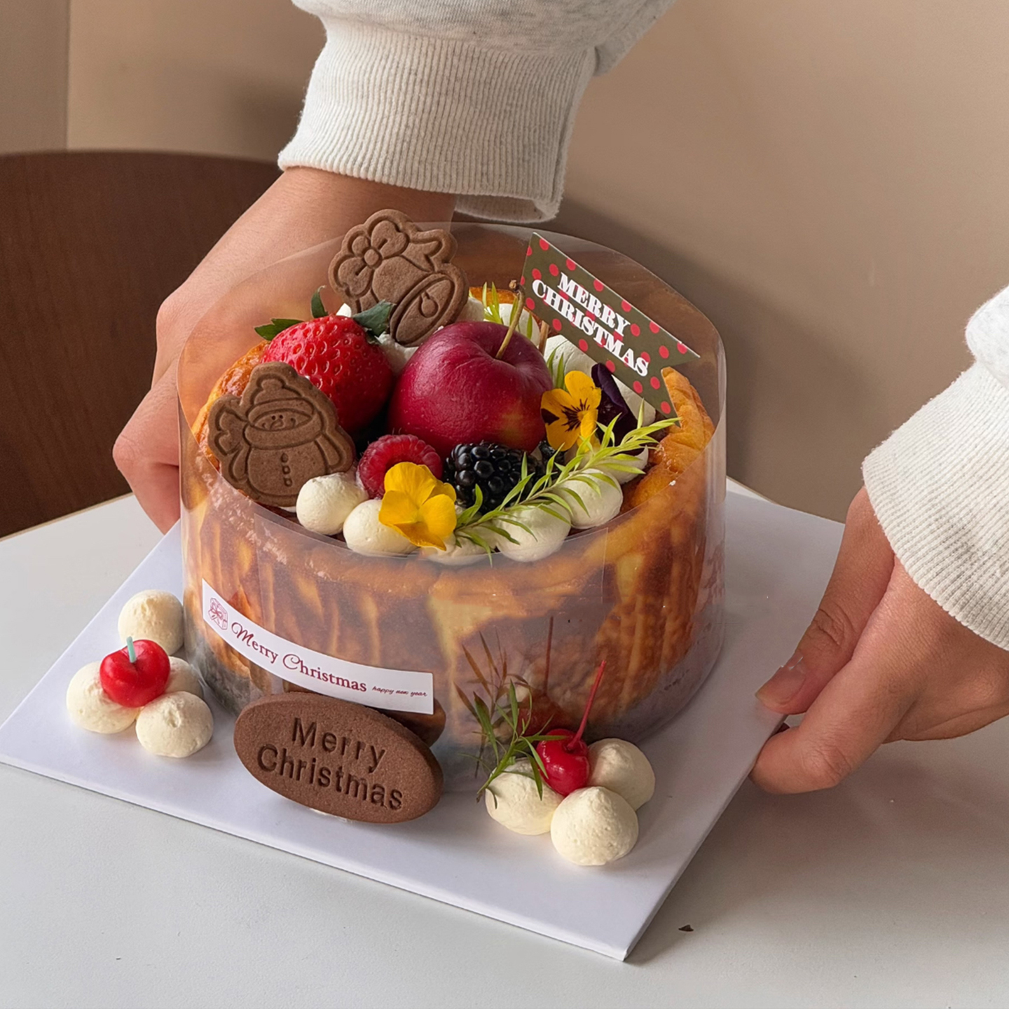 2025圣诞节苹果草莓巴斯克蛋糕