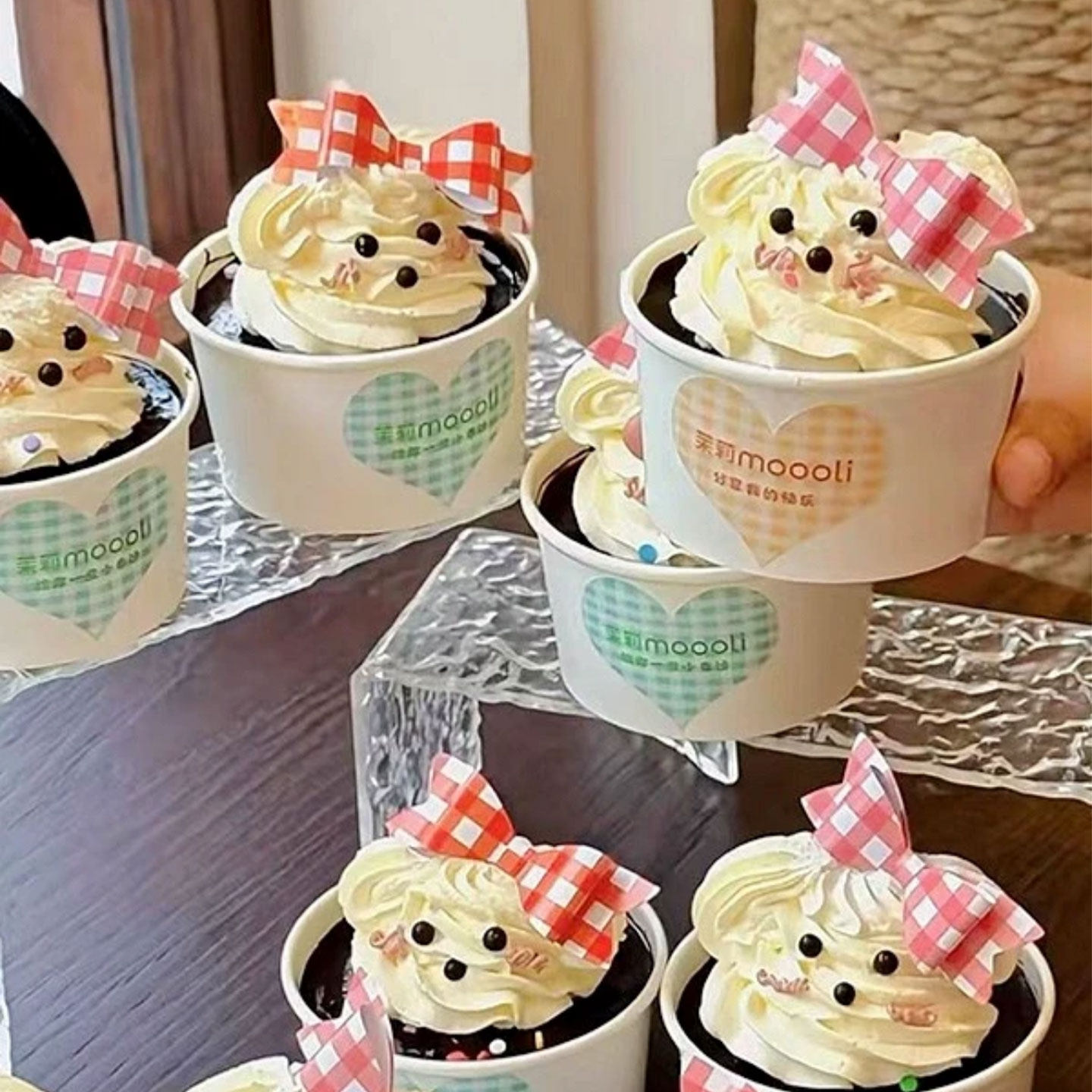 六一儿童节治愈风奶油小狗手握杯蛋糕装饰成品蝴蝶结插件爱心贴纸,节庆用品/礼品,蛋糕/烘焙装饰用品,淘宝优惠券,粉丝福利购,淘宝优惠卷