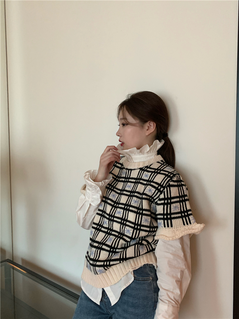 Hand embroidered flowers with sweater and versatile lace shirt