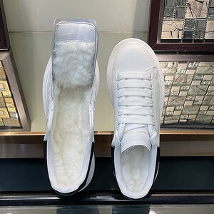 阿诗曼麦昆小白鞋女冬季加绒加厚运动板鞋真皮松糕厚底毛毛鞋棉鞋