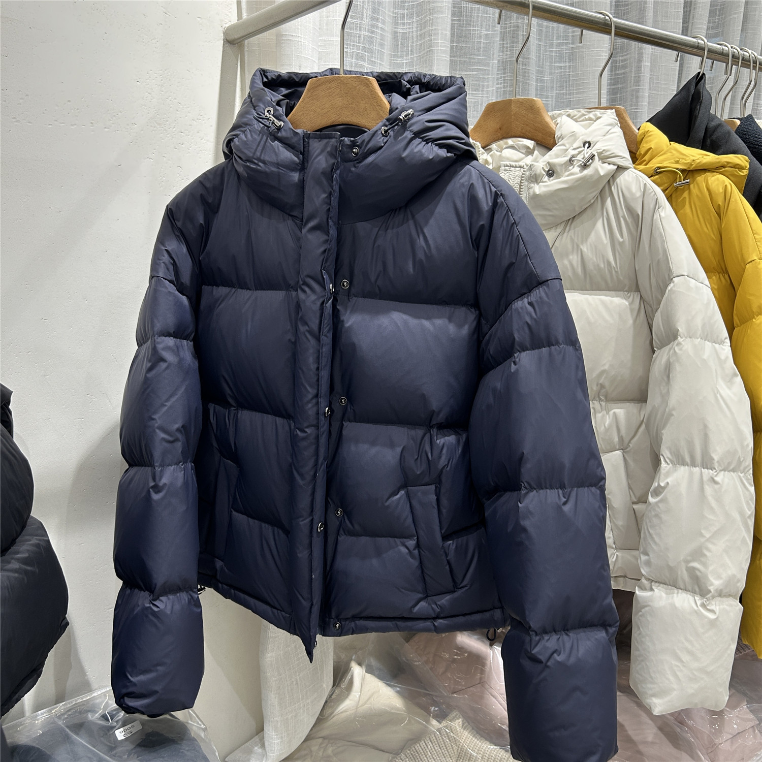 欧洲站欧货2025连帽短款90白鹅绒羽绒服女加厚保暖面包服外套时尚