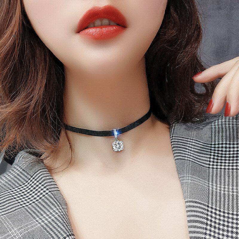 超闪锆石吊坠黑色皮绳项链女短款锁骨链简约气质颈带脖子配饰挂件图片