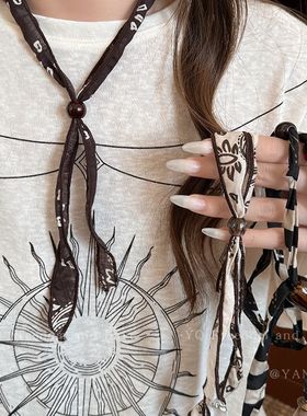 2025新款咖色腰花果丝巾项链女独特设计感围脖毛衣链简约气质配饰