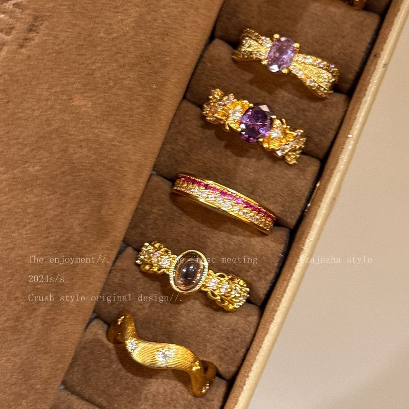 金色锆石中古风戒指女轻奢小众设计复古食指戒紫色高级感重工指环
