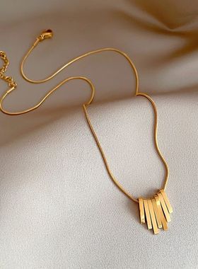 简约高级感金色流苏吊坠项链女时尚百搭锁骨链法式高级感独特颈链