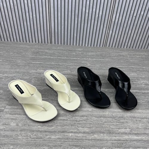 真皮坡跟人字拖女夏季防滑百搭