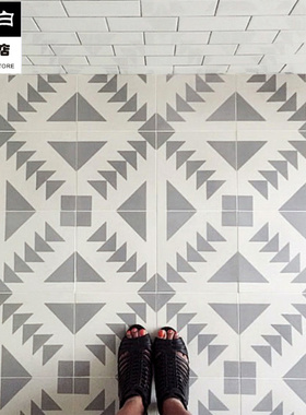 北欧浅灰色鱼骨小花砖几何地砖300x300卫生间浴室厨房防滑瓷砖