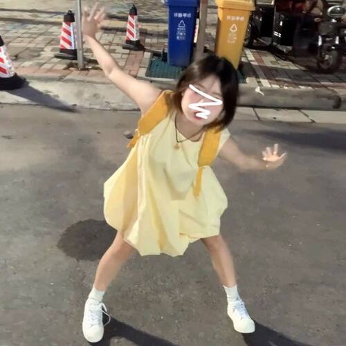 奶黄色无袖背心花苞连衣裙女夏季新款小个子甜美度假风蓬蓬短裙子