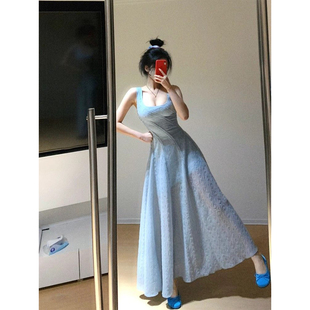 高级感冷淡风蓝色吊带连衣裙女夏季法式初恋小个子收腰a字长裙子