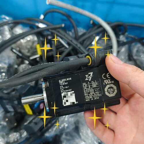议价安川电机SGM7J-01AFA61，功率100W，成色八九新可维修