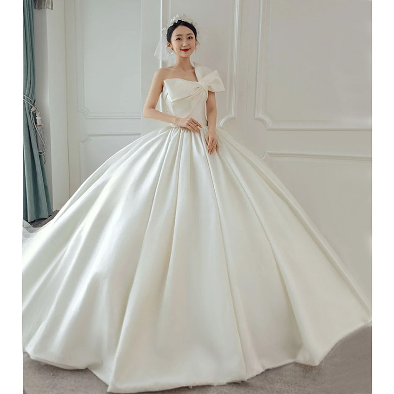Wedding 2022 new bride wedding French retro satin shoulder is thin, simple, temperament, trailer tail Wedding 2022 new bride wedding French retro satin shoulder is thin, simple, temperament, trailer tail