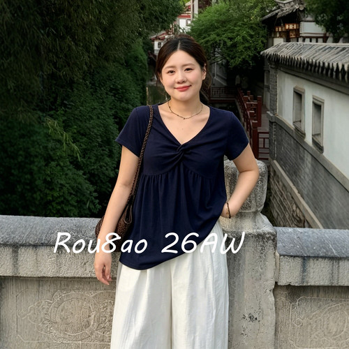 大码慵懒风V领扭结显瘦短袖T恤