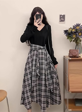 大码微胖女装新款秋冬装法式复古拼接格子长裙黑色小众显瘦连衣裙