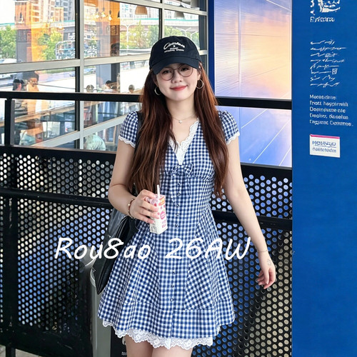 大码甜美风V领蕾丝格纹连衣裙