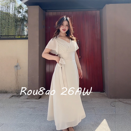 大码温柔风绑带收腰V领连衣裙