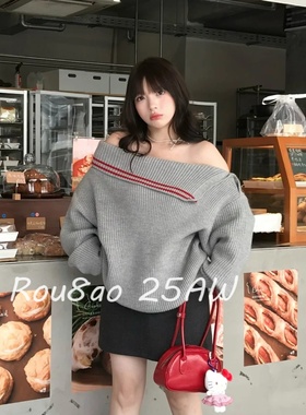 Rou8ao微胖大码女装韩系纽扣大翻领露肩针织衫女秋冬斜肩小众毛衣