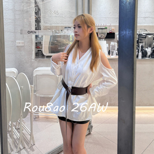Rou8ao微胖大码女装法式单排扣露肩V领衬衫2026夏时尚气质上衣 - 封面