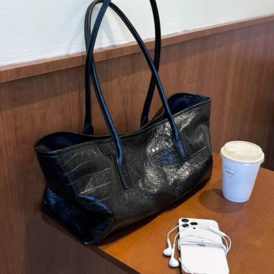 2026春夏新款高级感黑色鳄鱼纹手提托特包大容量通勤腋下单肩包女