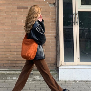 2025新款 百搭洋气毛绒斜挎包女 秋冬毛毛包大容量水桶单肩包韩版