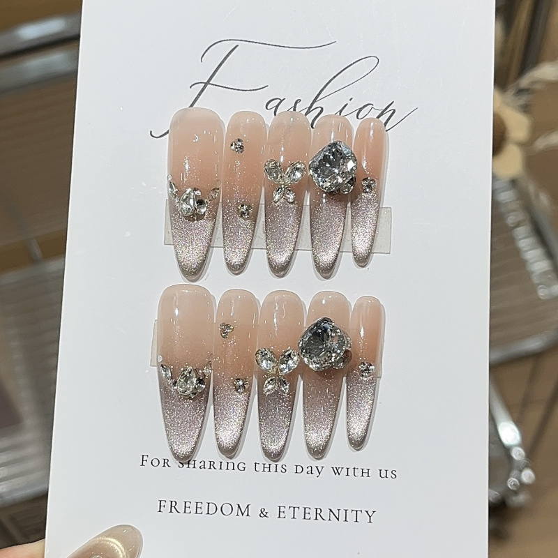 烟熏灰渐变猫眼显白美甲