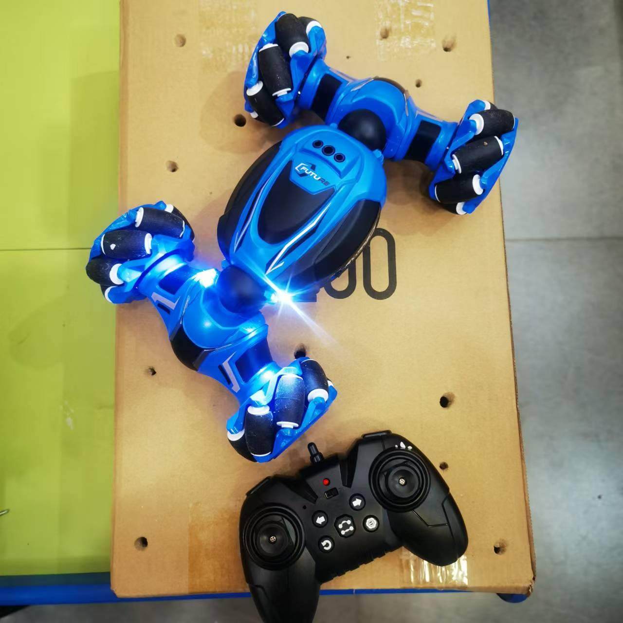 大号四驱越野车电动特技扭变车