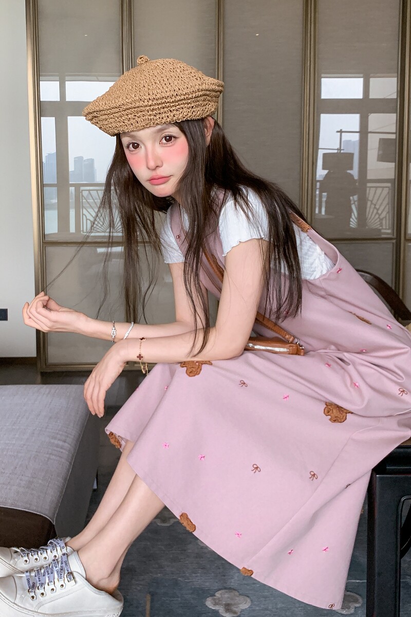 粉色卡通刺绣背心连衣裙女2025夏季新款韩系可盐可甜减龄a字长裙,女装连衣裙,沁古纱衣