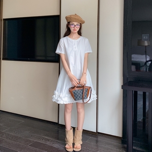小众设计2025夏季新款减龄少女穿搭木耳花边a字连衣裙女千金裙子图片