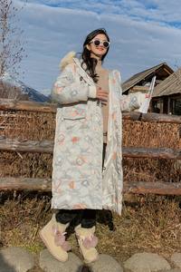 现货小熊印花两个色长款大毛领棉服262-D6793 P185 K268有买家秀图片